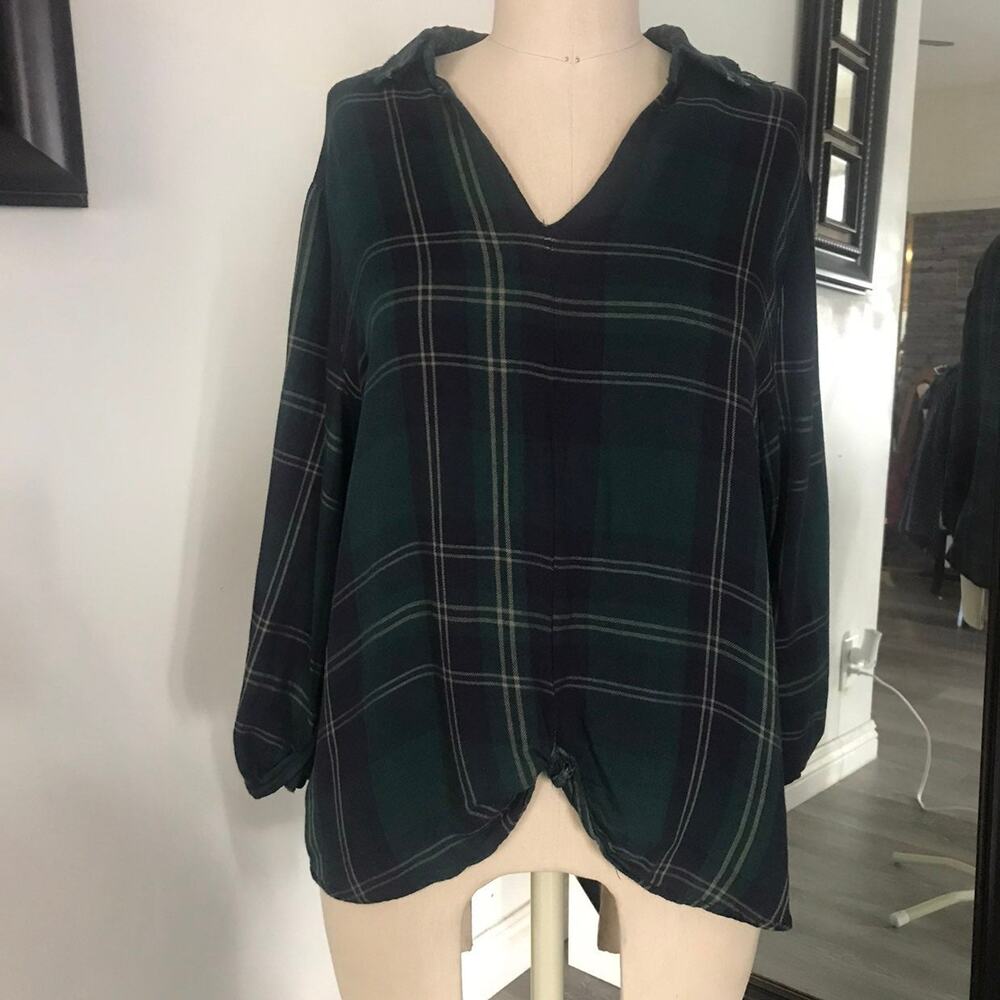 Bass Green V-neck Casual Plaid Trimmed V-Neck Tunic Shirt Medium